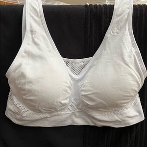 Seamless cool lift up bra.